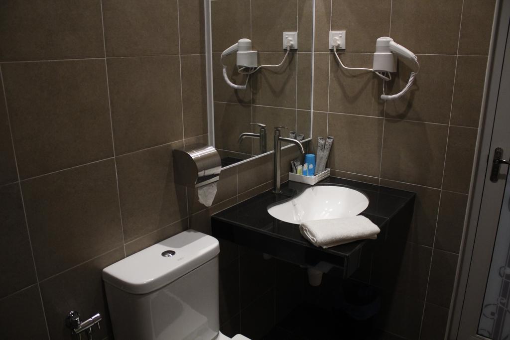Austin Guesthouse Ίπο Εξωτερικό φωτογραφία